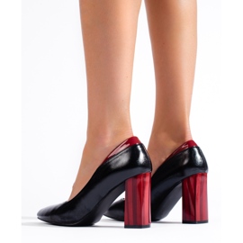 Black pumps on the post 2