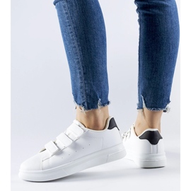 White sneakers with Velcro fastening by Paré 1