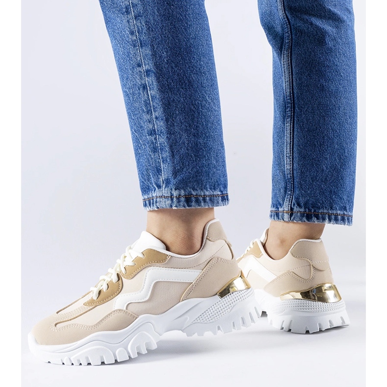 Beige sneakers with a massive Gironic sole 1