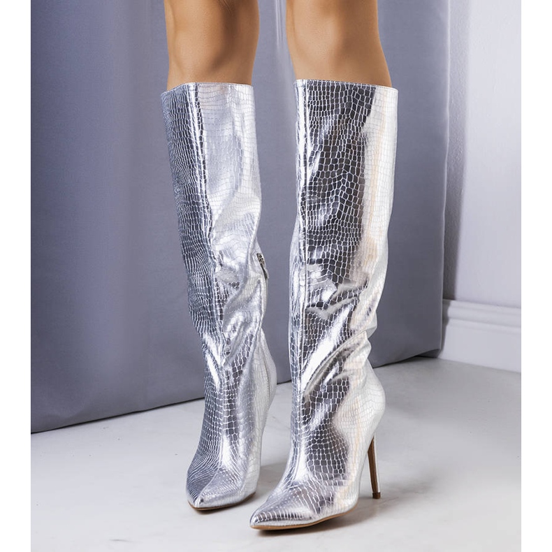 BM Silver boots on a pin Dinami 1