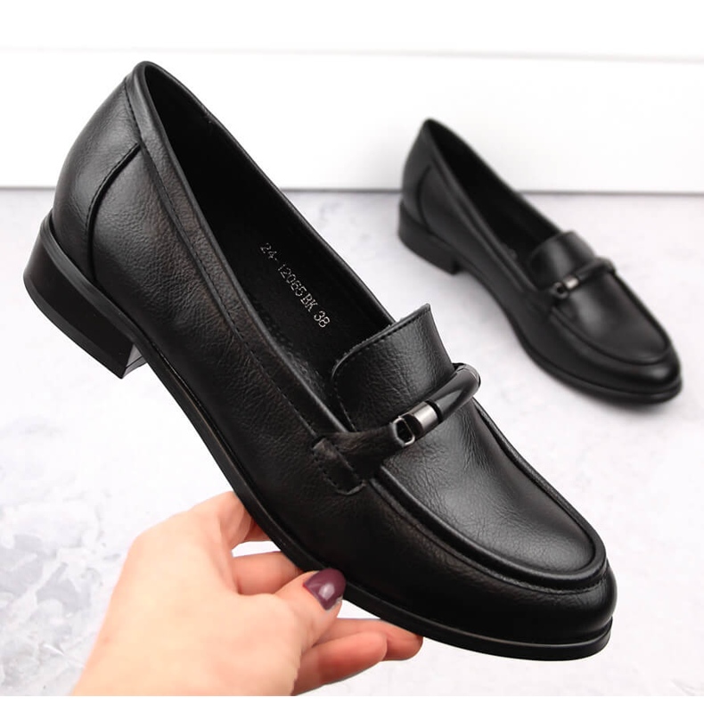 Black women's low-heeled shoes Potocki SZ12065 1