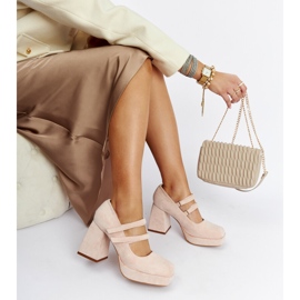 Light pink pumps with a massive block heel Cher 1