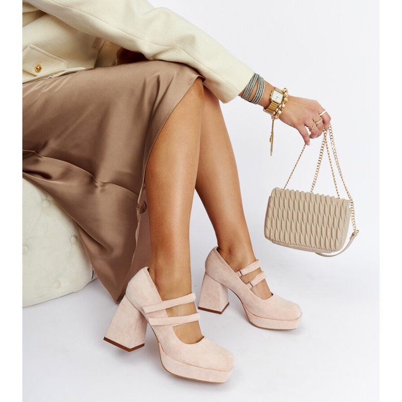 Light pink pumps with a massive block heel Cher 1