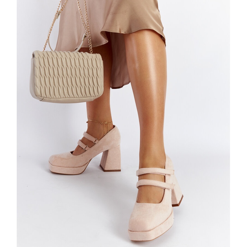 Light pink pumps with a massive block heel Cher 2