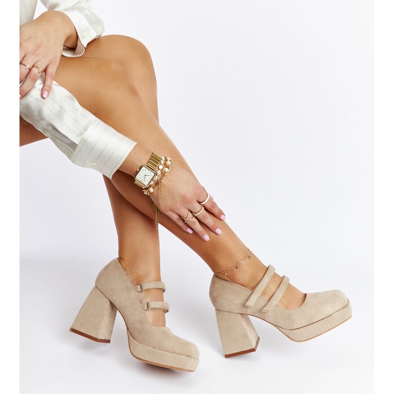 Beige pumps with a massive block heel Cher 1
