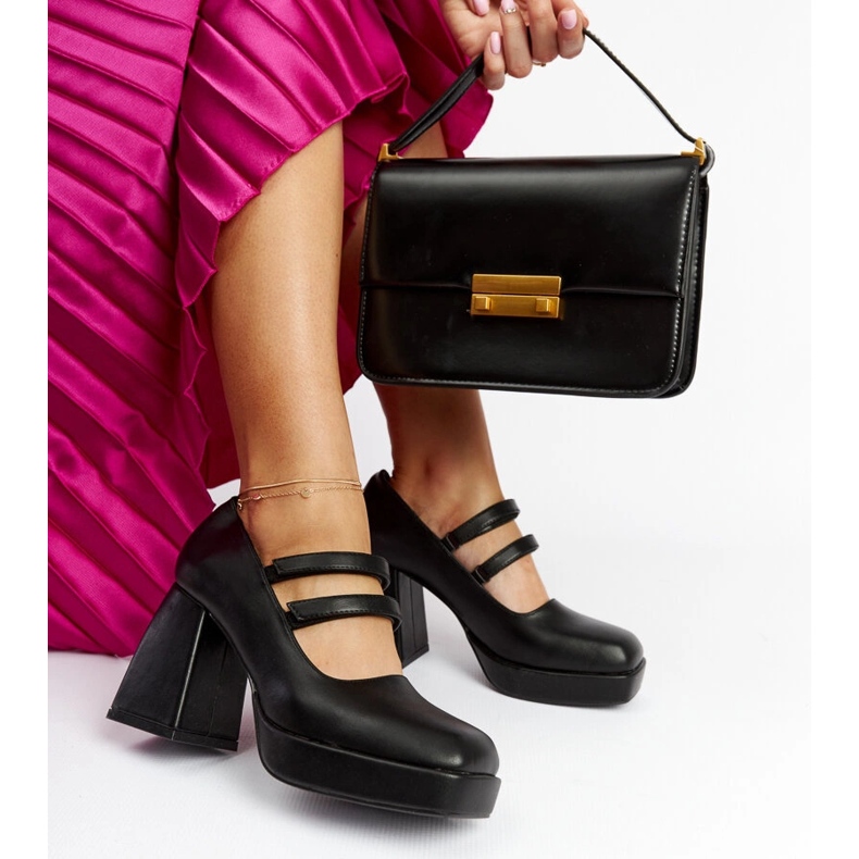 Cher black pumps with a massive block heel 1