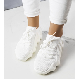 White airy sneakers from Muriel 1