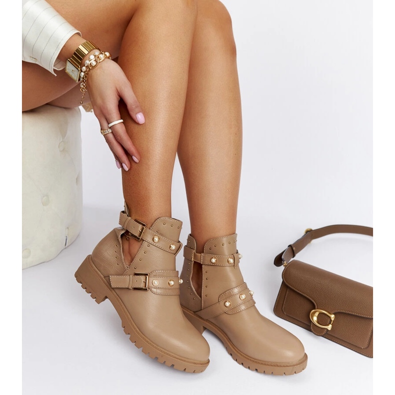 Beige ankle boots with a cutout and Asker pearls 1