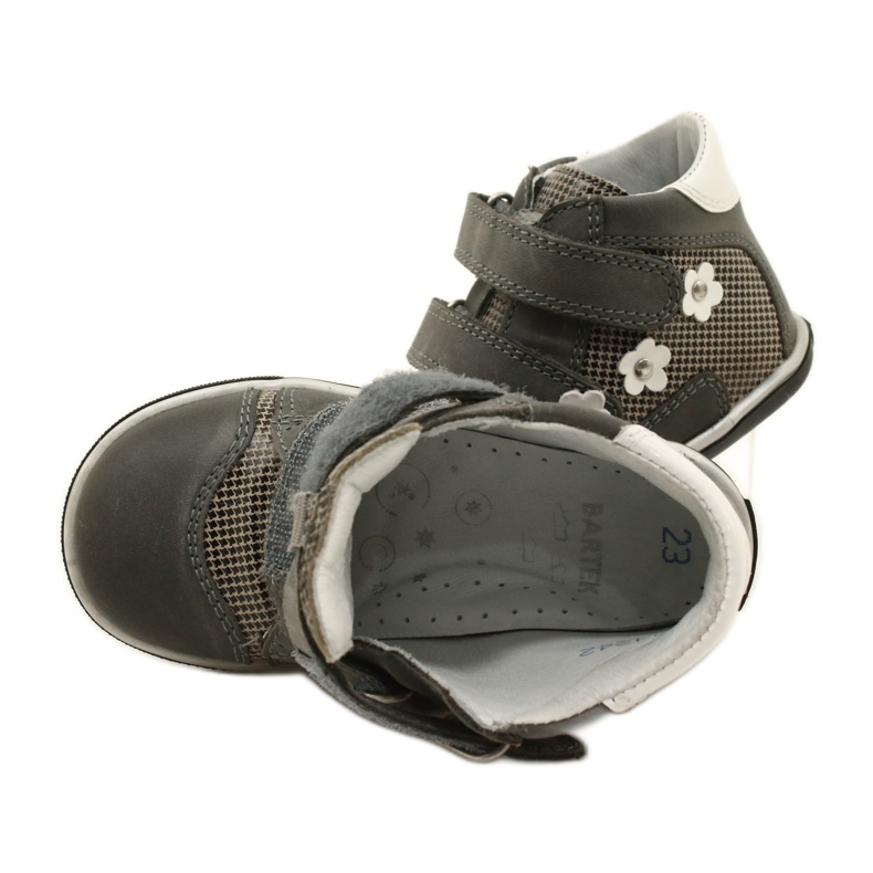 Girls' leather shoes with white flowers 91904 gray bartek grey 6
