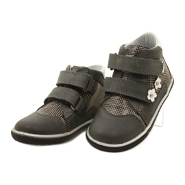 Girls' leather shoes with white flowers 91904 gray bartek grey 3