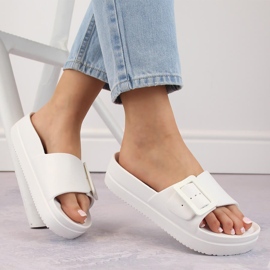 Women's foam platform flip-flops with a buckle, white Big Star NN274A661 1