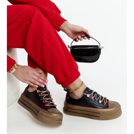 Black sneakers on the GOE NN2N4053 platform 1