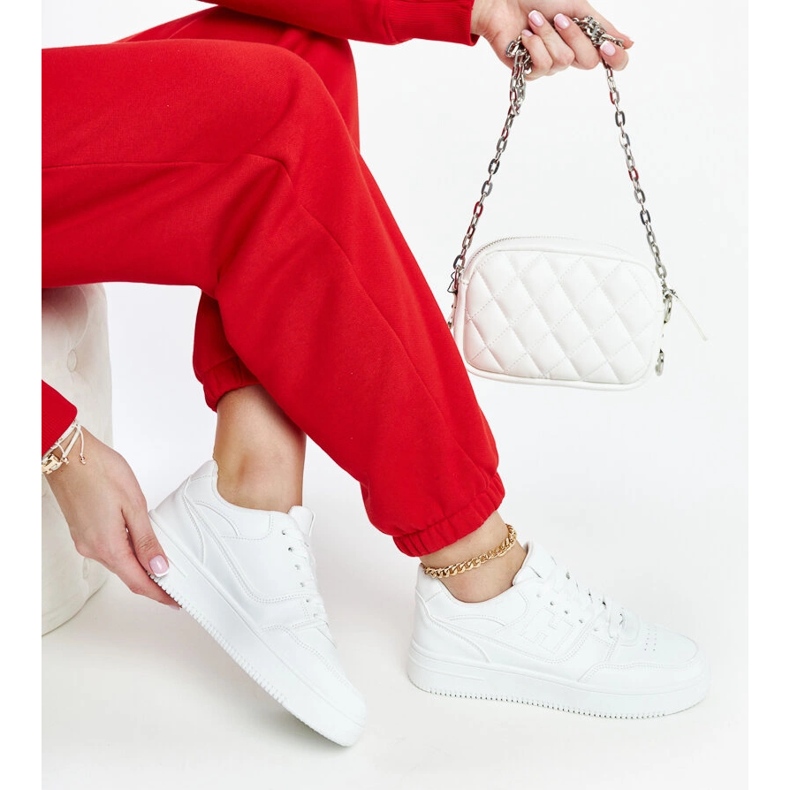 White sneakers on the Mentha platform 1