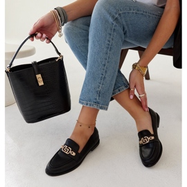 Black moccasins decorated with a Kuens chain 1