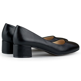 Black low-heeled pumps with a round toe 1