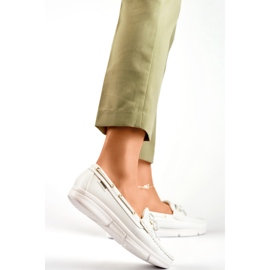 Comfortable women's moccasins in white. Comfortable women's moccasins 1