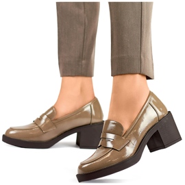 Ladies' patent low-heeled shoes, low-heeled pumps brown 1