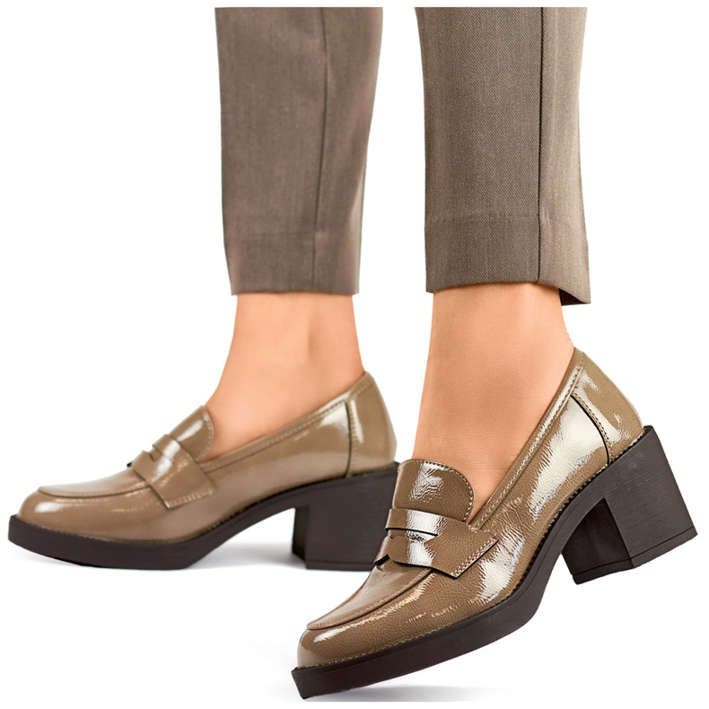 Ladies' patent low-heeled shoes, low-heeled pumps brown 1
