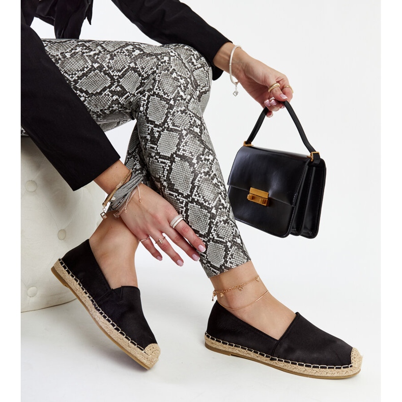 Black shiny espadrilles with a Caithlin platform 1