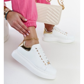 White sneakers on the GOE LL2N4011 platform 1