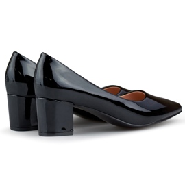 Patent black pointed-toe pumps with a low heel 1