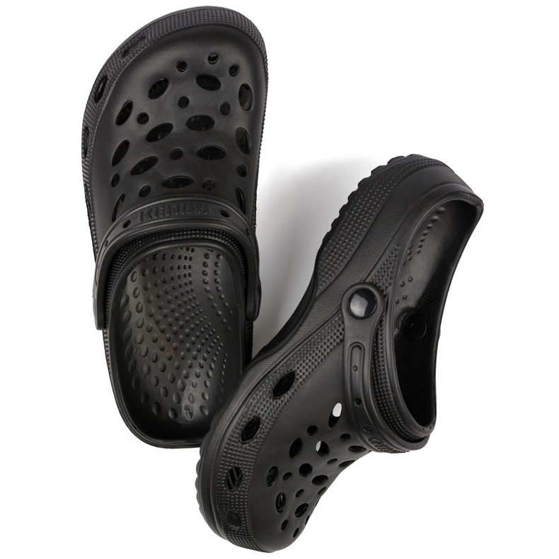 Black Crocs flip-flops 2
