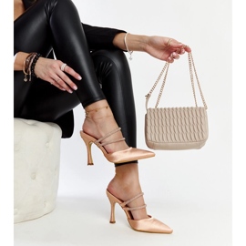 Beige high-heeled flip-flops by Raffaelina 1