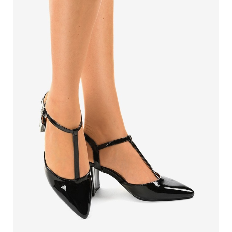 Black pumps on the D85-17 post 1