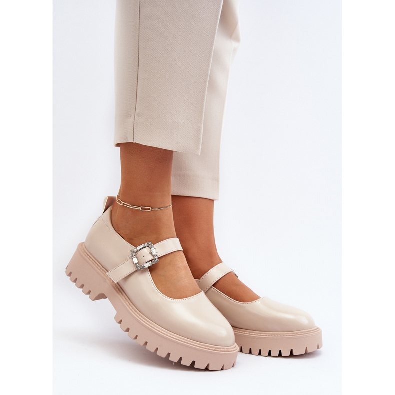 Women's Patent Leather Shoes with a Decorative Buckle, Beige Lindnessa 2