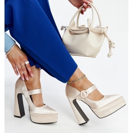 Light beige high-heeled pumps from Mikea 1