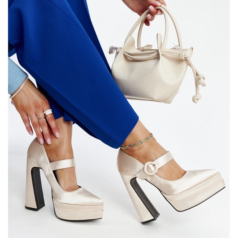 Light beige high-heeled pumps from Mikea 1
