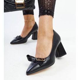 Black leather high-heeled pumps from Vinceza 1