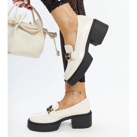 Beige patent high-heeled shoes from Vinceza 1
