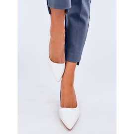 Greave White low heel pumps 1