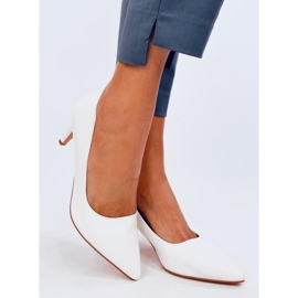 Greave White low heel pumps 2