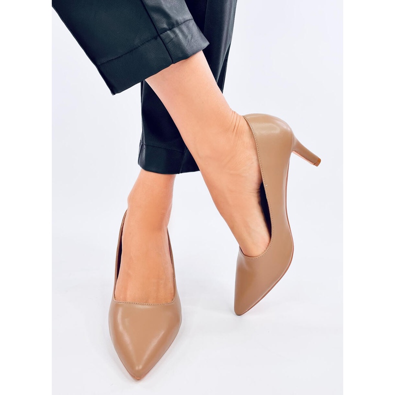 Greave Khaki low heel pumps beige 1