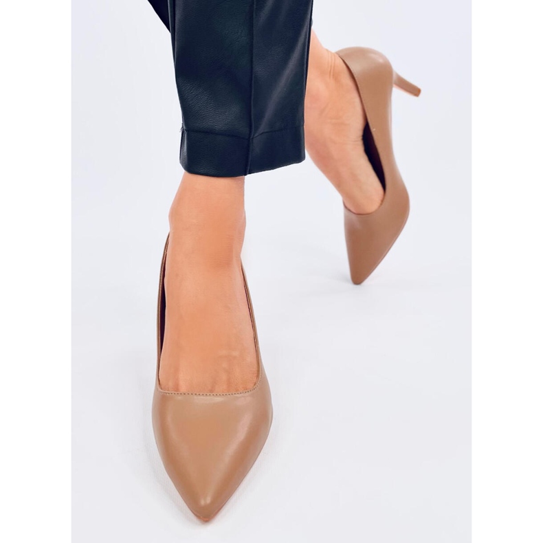 Greave Khaki low heel pumps beige 2