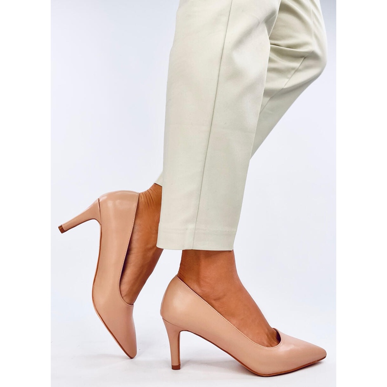 Greave Nude low heel pumps beige 2