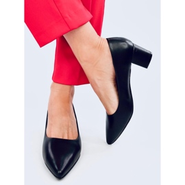 Crafts Black low heel pumps 2