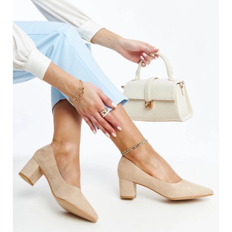 Beige high-heeled Araxi pumps 1