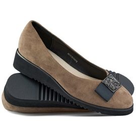 Suede shoes in taupe color, pumps with a low wedge beige 1
