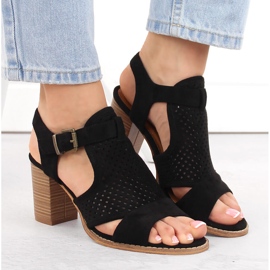 Women's sandals built on a black eVento post 1