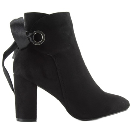 Wide heel boots with a ribbon la01p Black 1