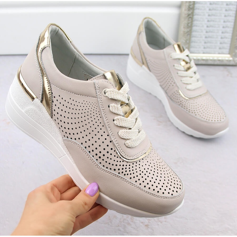 Leather women's sports wedge shoes, comfortable, beige S.Barski LR725 1 Leather women's sports wedge shoes, comfortable, beige S.Barski LR725 1