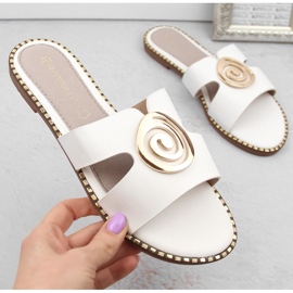 Women's low-heeled white flip-flops Potocki 08302 1