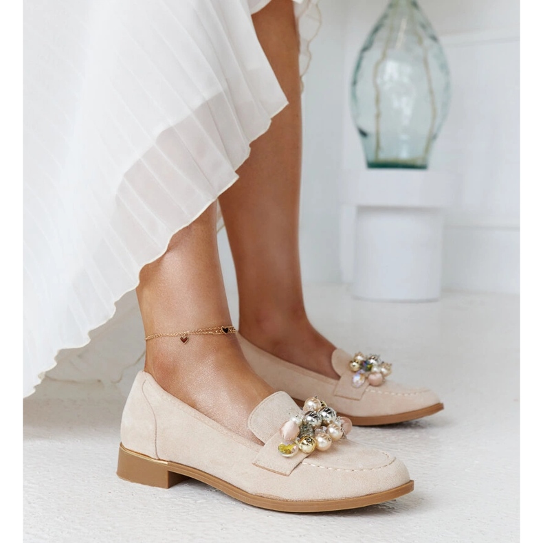 Light beige moccasins with Dahera decorations 1