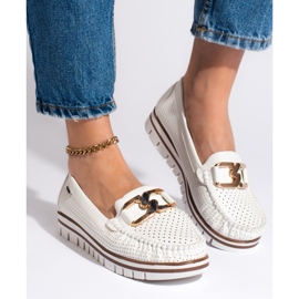 Goodin Openwork white loafers on the platform 2