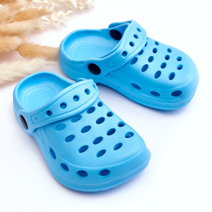 Light blue foam flip flops 2