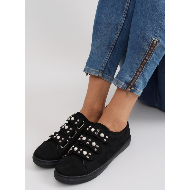 Sneakers with l1078 Black pearls 2