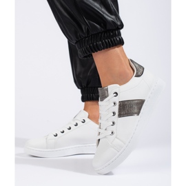 Women's white sports shoes 1